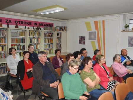 Svetovni dan knjige obeležili s cvenskimi kulturniki in predstavitvijo knjige Moje srčne domislice avtorice Olge Majcen 12